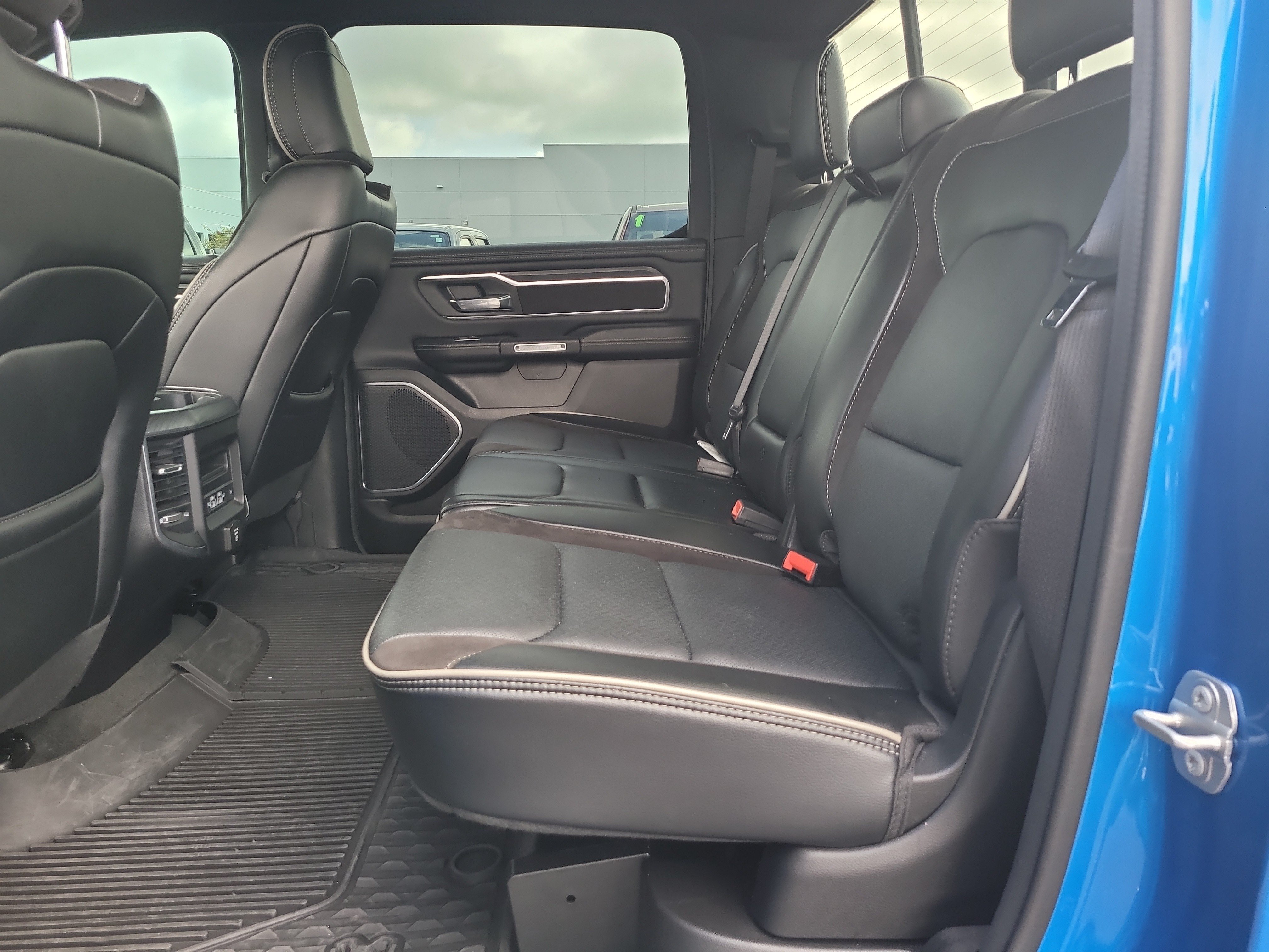Used 2024 RAM 1500 Laramie AWD/4WD image 12