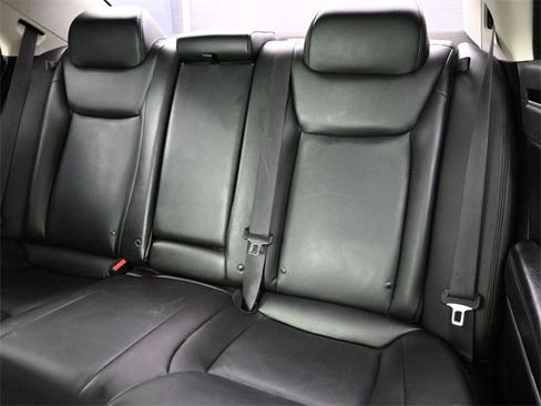 Used 2023 Chrysler 300 Touring L image 14