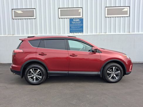 Used 2018 Toyota RAV4 XLE image 9