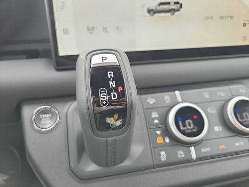 Used 2024 Land Rover Defender 130 X AWD/4WD image 27