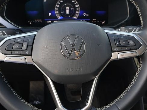 Certified 2022 Volkswagen Taos SE FWD image 20