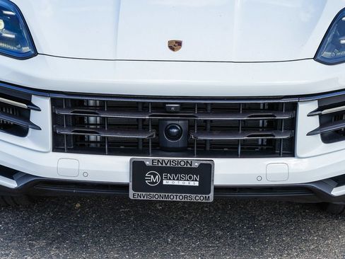 Used 2024 Porsche Cayenne Coupe AWD/4WD image 7
