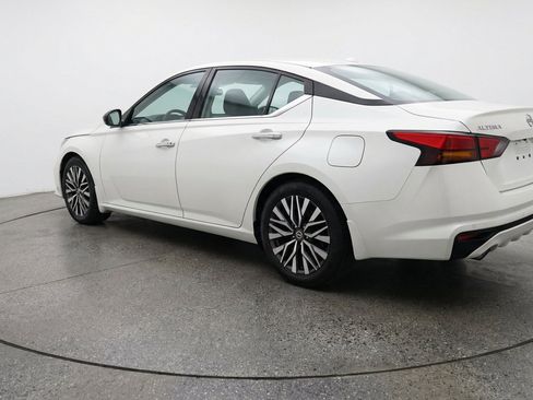 Used 2025 Nissan Altima 2.5 SV FWD image 6