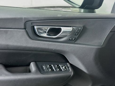Used 2025 Volvo XC60 B5 Plus image 15