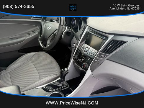 Used 2011 Hyundai Sonata SE w/ Navigation & Sunroof Pkg 4 image 17