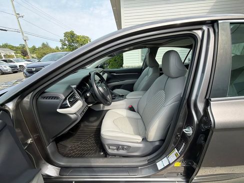 Used 2021 Toyota Camry SE w/ Cold Weather Package AWD/4WD image 15