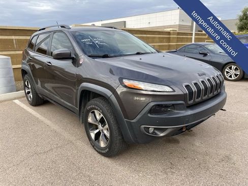 Used 2018 Jeep Cherokee Trailhawk w/ Cold Weather Group AWD/4WD image 9