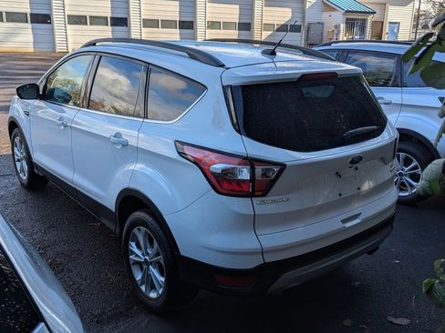 Used 2018 Ford Escape SE image 2