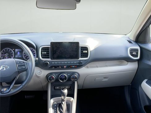 Certified 2022 Hyundai Venue Limited FWD image 23