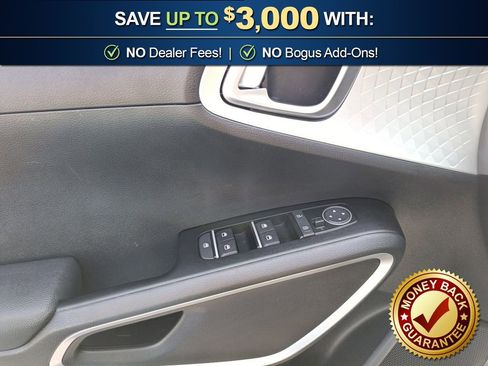 Used 2025 Kia Soul LX w/ LX Technology Package FWD image 16