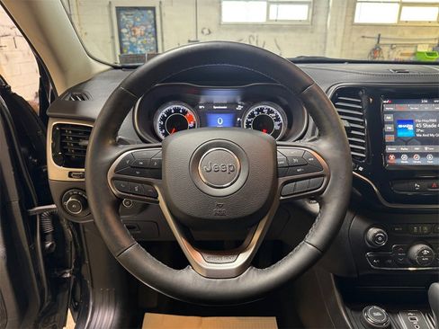 Used 2019 Jeep Cherokee Limited image 15