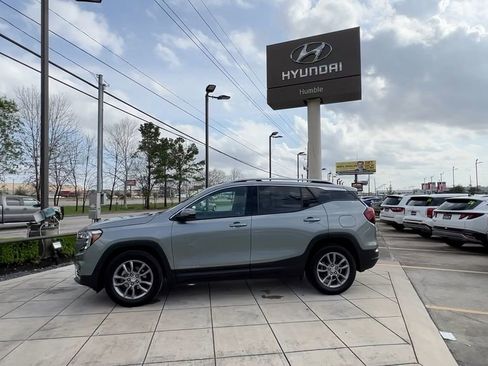 Used 2023 GMC Terrain SLT w/ Tech Package image 4