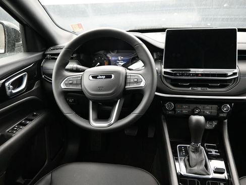 New 2026 Jeep Compass Latitude image 11