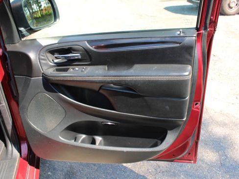 Used 2018 Dodge Grand Caravan SE FWD image 15