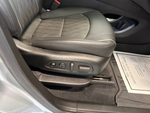 Used 2024 Buick Enclave Avenir w/ Avenir Technology Package AWD/4WD image 17