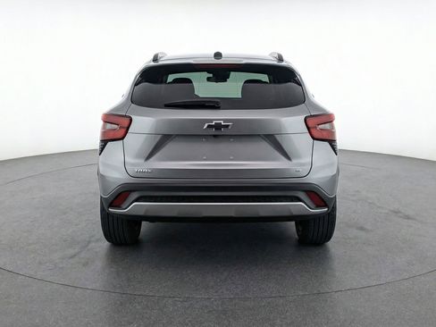 Used 2025 Chevrolet Trax LT w/ LT Convenience Package image 7