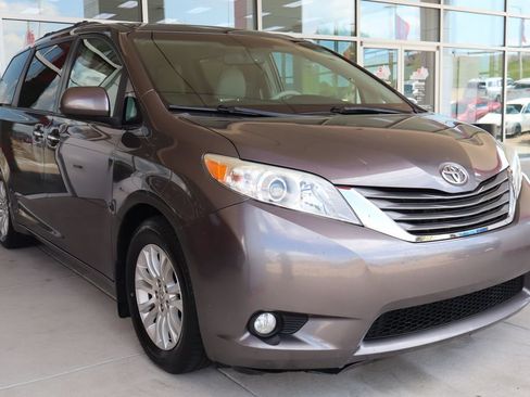 Used 2014 Toyota Sienna XLE w/ XLE Premium Package FWD image 1
