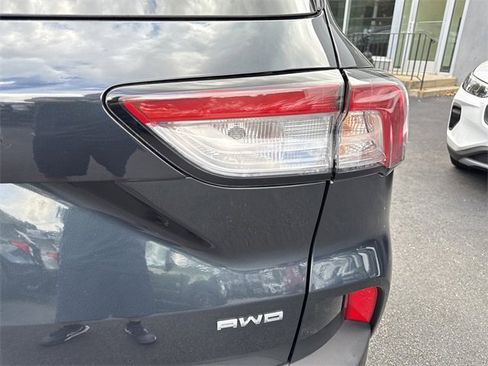 Used 2022 Ford Escape SE w/ Convenience Package image 32