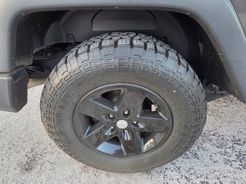 Used 2018 Jeep Wrangler Sport AWD/4WD image 7