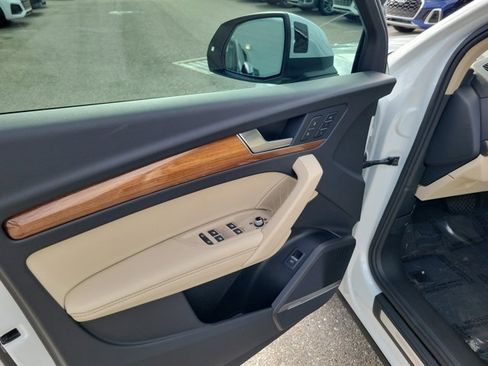 Certified 2025 Audi Q5 2.0T Premium Plus image 18