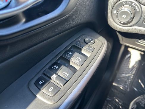 Used 2022 Jeep Cherokee Limited AWD/4WD image 20