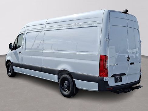 Used 2024 Mercedes-Benz Sprinter 2500 image 7