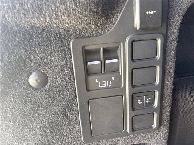 Used 2024 Land Rover Discovery Dynamic SE AWD/4WD image 26