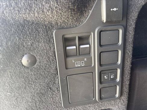 Used 2024 Land Rover Discovery Dynamic SE AWD/4WD image 26