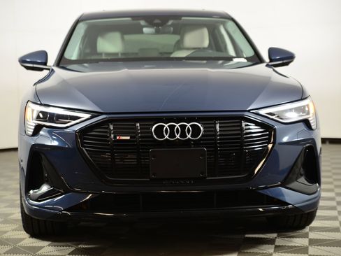 Certified 2022 Audi e-tron Premium Plus w/ Premium Plus Package image 5