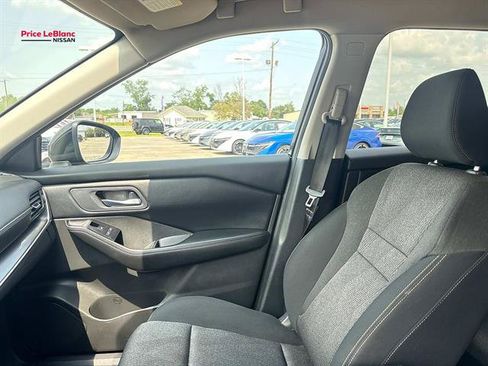 Used 2024 Nissan Rogue SV AWD/4WD image 15