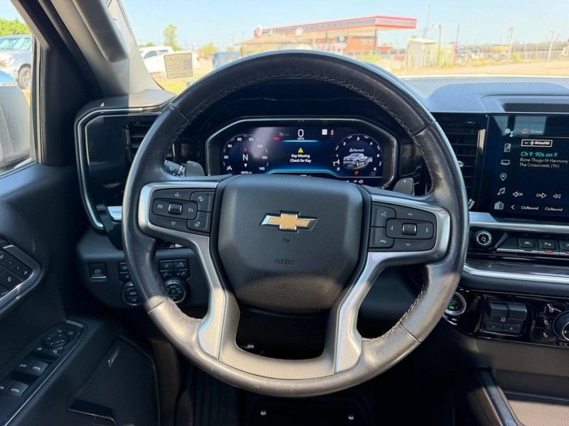 Used 2022 Chevrolet Silverado 1500 LTZ w/ Technology Package AWD/4WD image 10