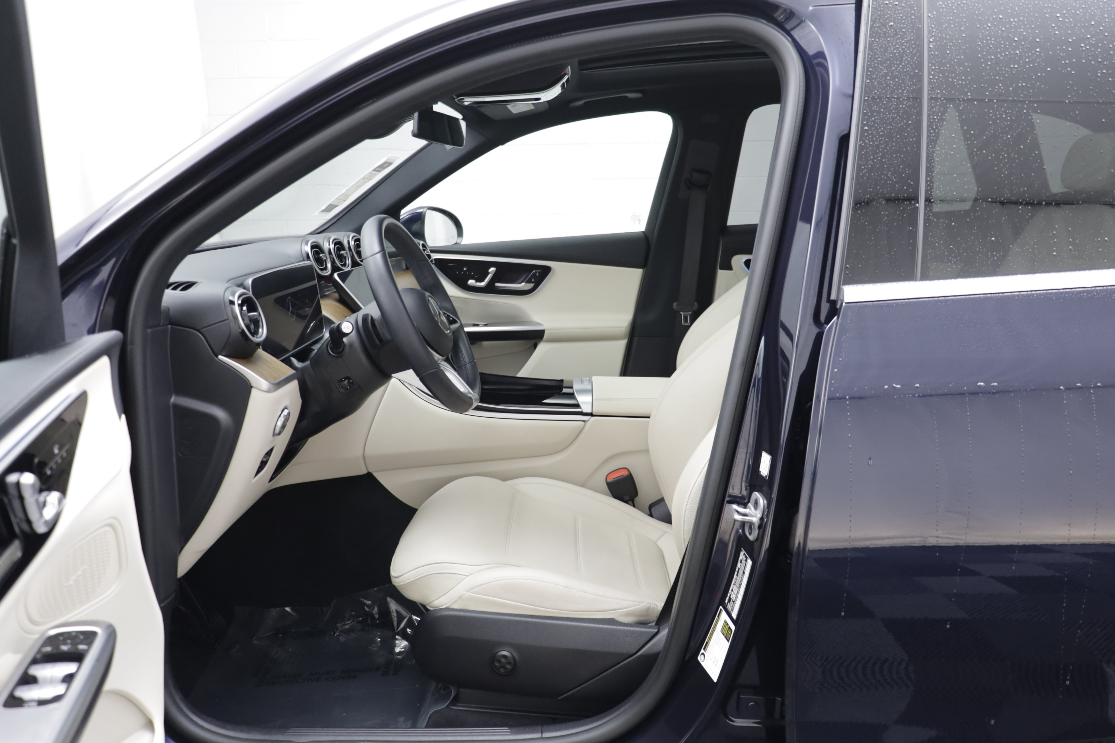 Used 2024 Mercedes-Benz GLC 300 4MATIC image 5