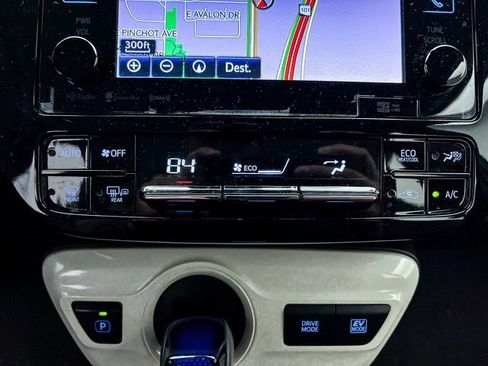 Used 2018 Toyota Prius Three Touring image 21