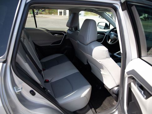 Used 2023 Toyota RAV4 XLE Premium image 17