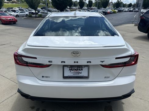 Used 2026 Toyota Camry SE FWD image 11