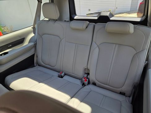 Used 2024 Jeep Wagoneer L Series III w/ Premium Group I AWD/4WD image 39