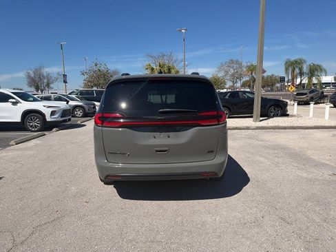 Used 2023 Chrysler Pacifica Touring-L w/ S Appearance Package image 6