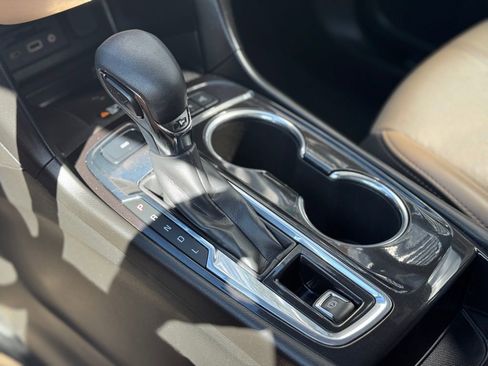 Used 2022 Chevrolet Equinox Premier image 16