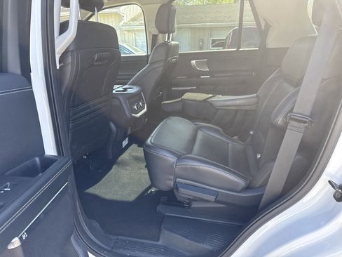 Used 2025 Ford Expedition Platinum AWD/4WD image 13