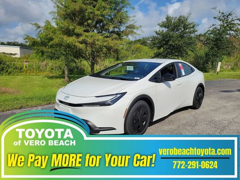 New 2026 Toyota Prius LE FWD image 1