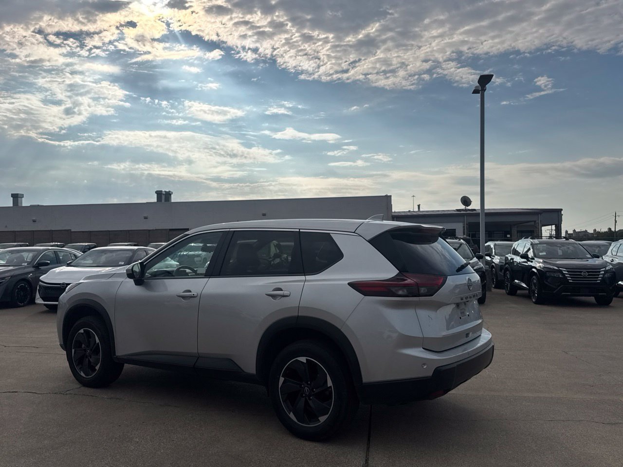 Certified 2025 Nissan Rogue SV FWD image 16