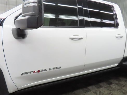 Used 2024 GMC Sierra 2500 AT4X image 55