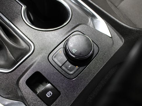 Used 2023 Chevrolet Traverse LT FWD image 19