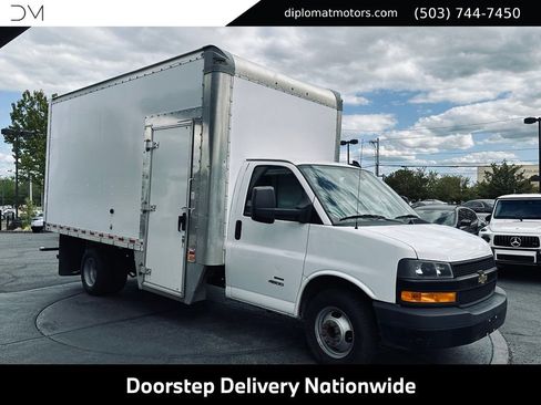 Used 2021 Chevrolet Express 4500 Extended w/ Power Convenience Package RWD image 9