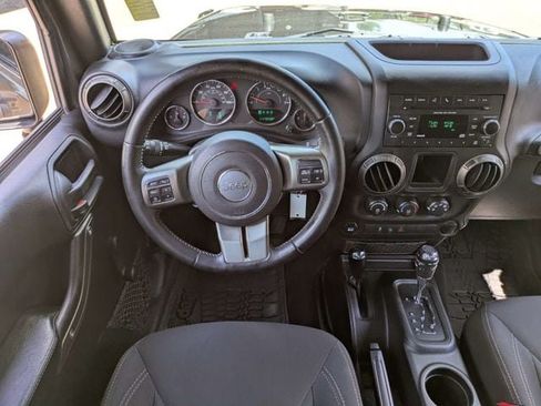 Used 2018 Jeep Wrangler Unlimited Sport AWD/4WD image 15