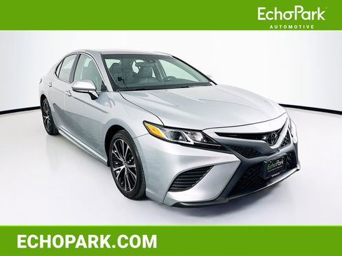 Used 2018 Toyota Camry SE FWD image 1