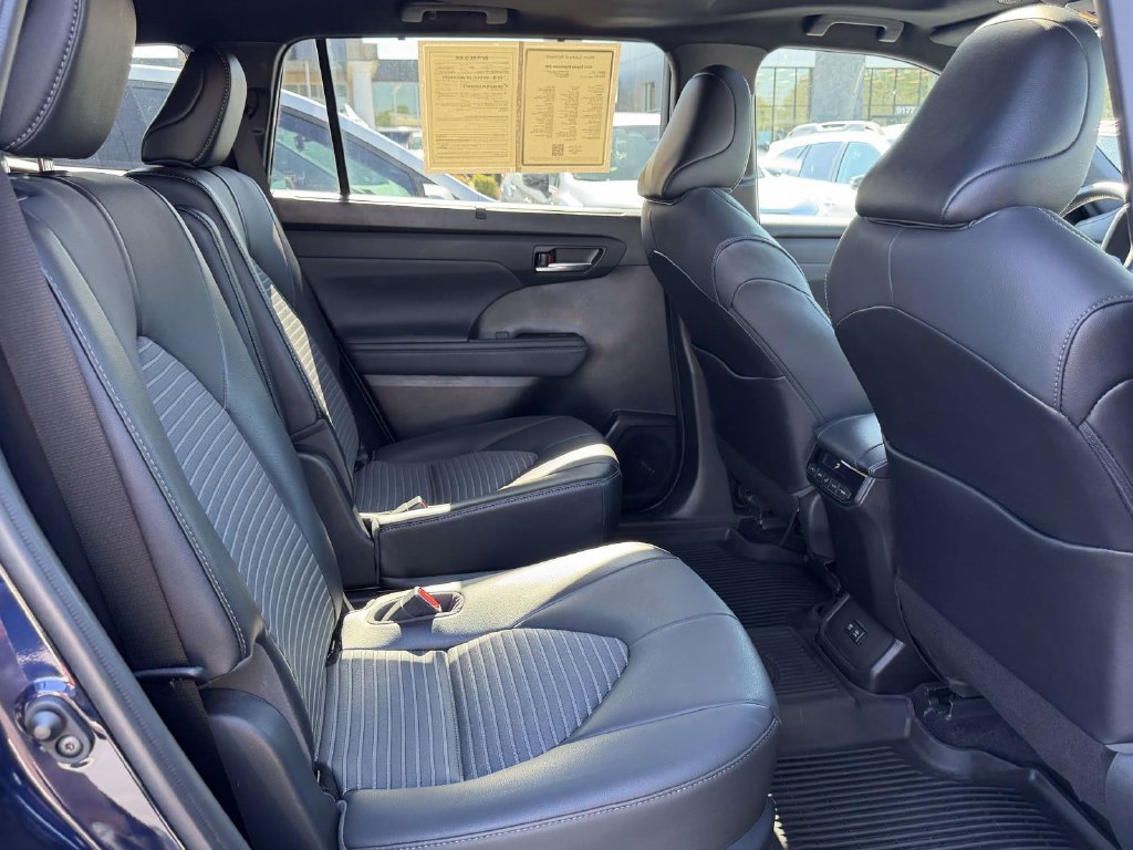 Used 2021 Toyota Highlander XSE AWD/4WD image 13