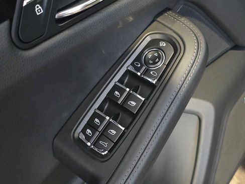 Used 2025 Porsche Macan Turbo AWD/4WD image 25