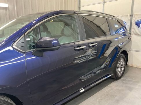 Used 2026 Toyota Sienna XLE FWD image 5