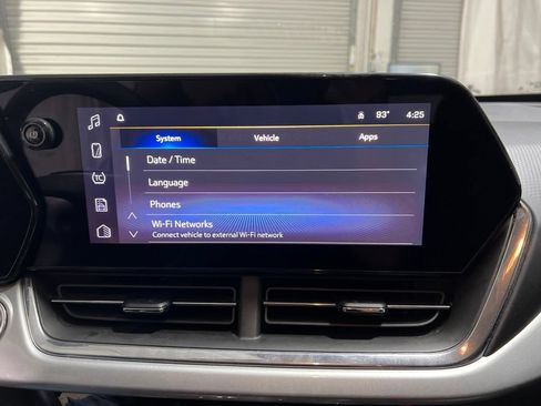 Used 2025 Chevrolet Trax LT FWD image 26